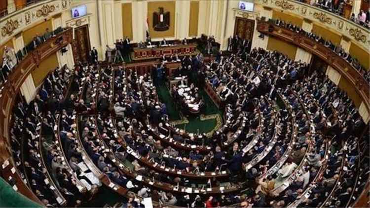 البرلمان المصري يناقش اليوم تفويض السيسي بإرسال قوات عسكرية إلى السعودية لمواجهة هجمات الحوثيين