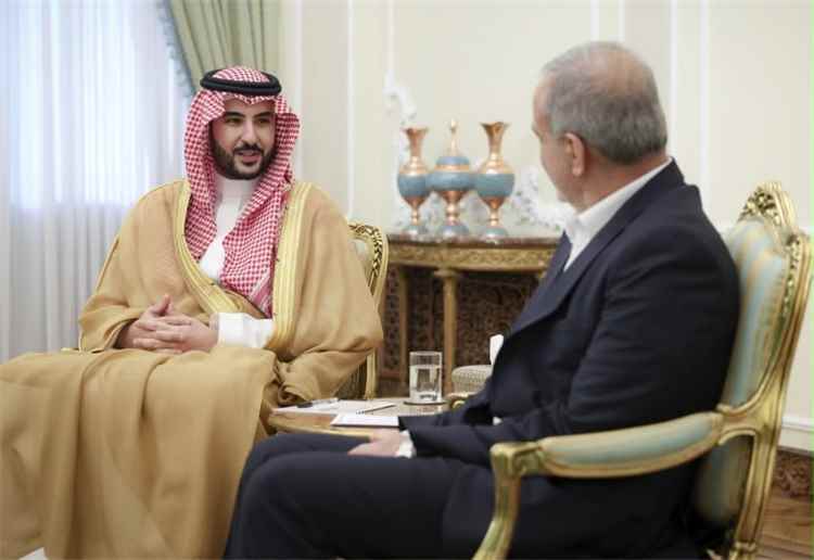 تحرك دبلوماسي كبير نحو طهران.. وزير الدفاع السعودي يقود وفدًا ثلاثيًا بمشاركة تركيا وباكستان لبحث وقف التصعيد مع إيران