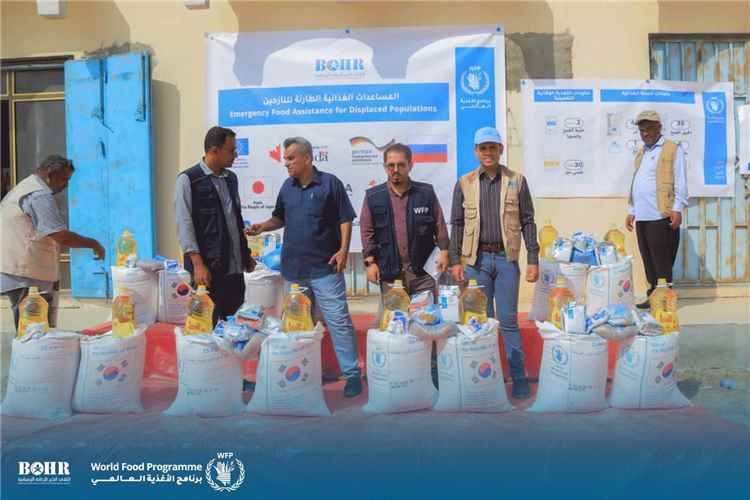 المكلا: توزيع مساعدات غذائية وتغذية وقائية لـ 124 أسرة نازحة بالتعاون مع الغذاء العالمي