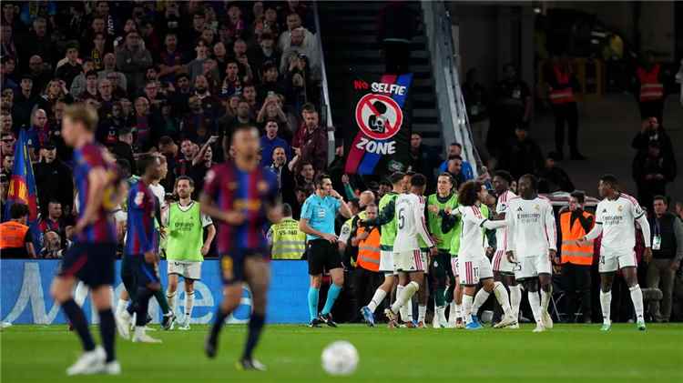 "كبرياء ريال مدريد".. مبابي يعيد برشلونة لأرض الواقع