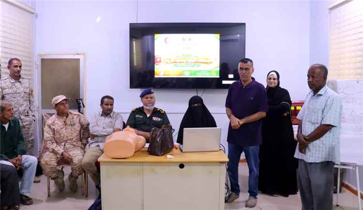 عدن.. دورة تدريبية لمنتسبي وزارة الدفاع في مجال الإسعافات الأولية