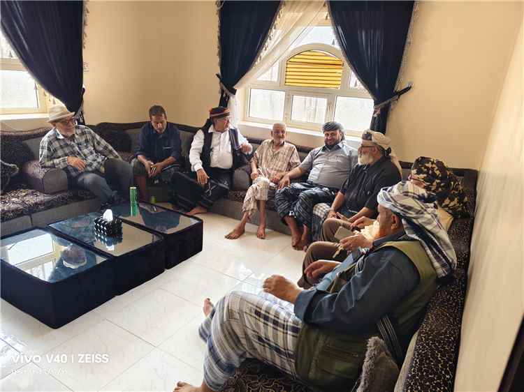 وفد من مشائخ وأعيان سرار يقدم واجب العزاء لأسرة الشهيد عشيش السعيدي ويزور شيخ مكتب كلد