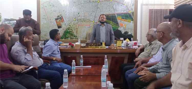 اليزيدي يترأس اجتماعا موسعا لاستكمال المرحلة الثالثة من الحملة الشاملة للنظافة وإزالة العوائق بالمنصورة