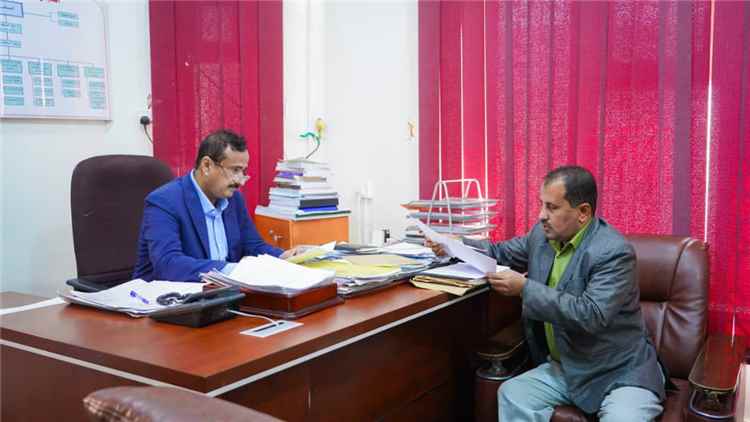 محافظ شبوة يطلع على دراسات اعادة تأهيل شبكة مياه عزان، ومستوى تنفيذ مشاريع مائية بدعم أممي