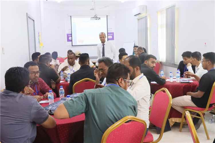 الوكيل بارباع يدشن الورشة التدريبية الخاصة بإدارة المخاطر البيولوجية في المختبرات الطبية بحضرموت الوادي والصحراء