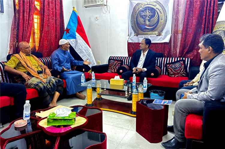 باعوم يستقبل وفدًا من سقطرى ويبحث معه تعزيز التنسيق والعمل المشترك