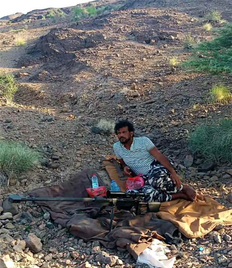 استشهاد أحد أبناء محافظة أبين خلال المواجهات مع ميليشيا الحوثي في جبهة باب المندب