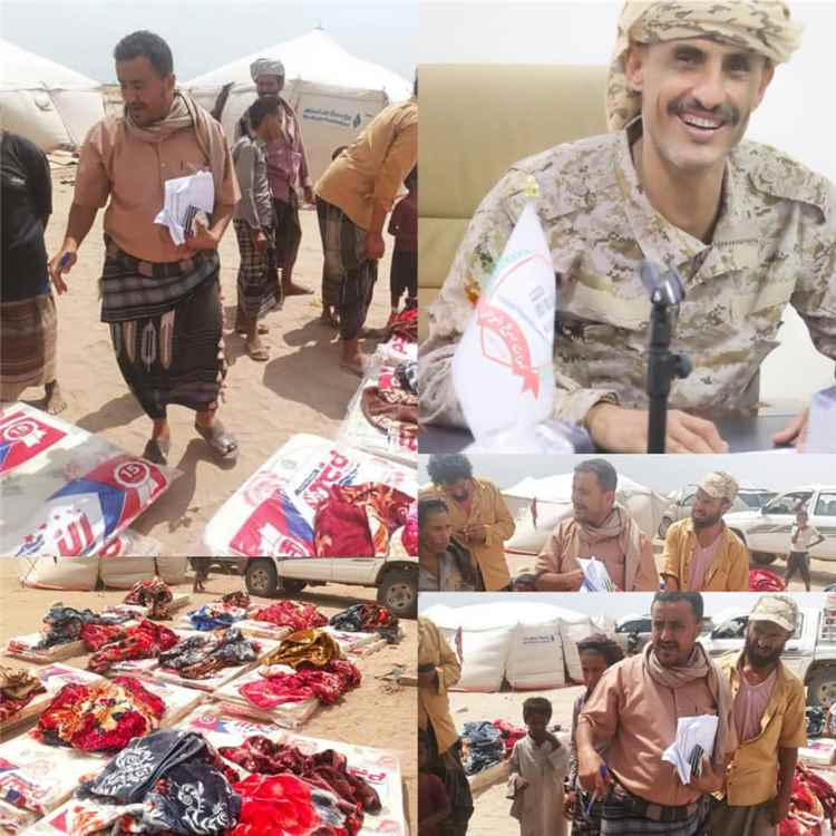 الشيخ مروان الجعدي الصبيحي..رجل المواقف الإنسانية..في تقديم المساعدات للنازحين بمخيمات عتيرة ومدارس منطقة الوهط.