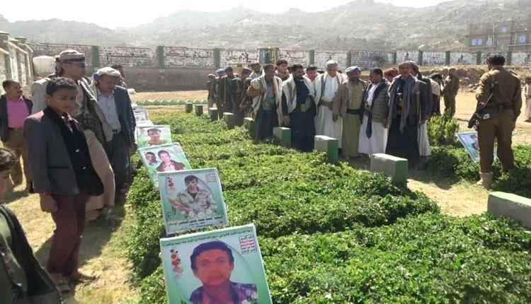 وسط إقبال شعبي باهت.. مليشيا الحوثي توظف معارض قتلاها في ذمار لتعويض خسائر الجبهات