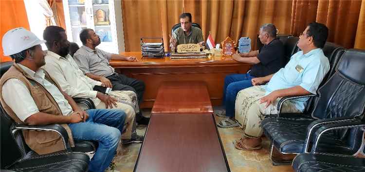مدير عام القطن يناقش سير تنفيذ مشروع سفلتة وإنارة ساحات مستشفى القطن العام واستكمال تشطيبات الدور الثالث