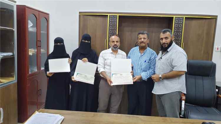 مدير عام التواهي يكرّم مجموعة أبان الخيرية والقمة للنظارات تقديرًا لجهودهما في تنفيذ المخيم الطبي المجاني