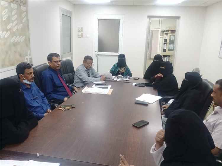 مدير عام مكتب الصحة بلحج يرأس اجتماعاً مع فريق الجودة بمستشفى ابن خلدون لتقييم العمل في مختلف أقسام المستشفى