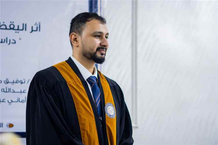 العميد عبدربه الفقير يهنئ العقيد رامي عبدالإله بنيله الماجستير بامتياز مع مرتبة الشرف