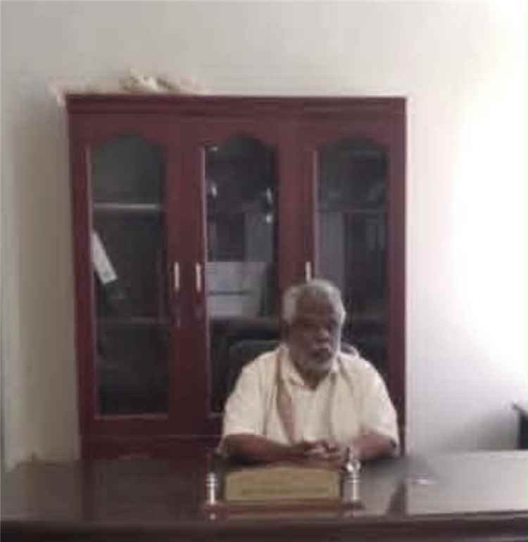 الشيخ محمد الخرس بافقير يعمل بصمت لخدمة مديرية ميفعة وأهلها.