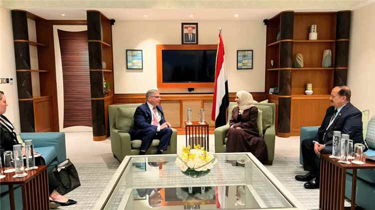 وزيرة الخارجية تبحث مع مساعد وزير الخارجية الأمريكي تطورات الأوضاع في اليمن والمنطقة