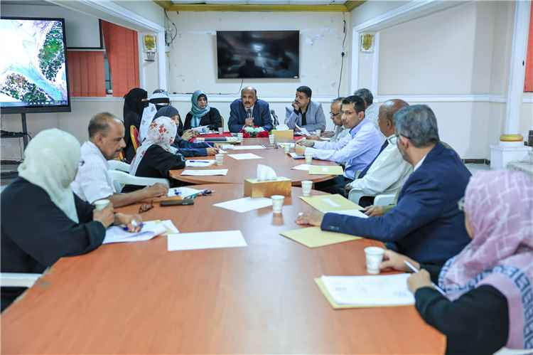 مجلس كلية الطب بجامعة عدن يناقش قضايا التطوير الأكاديمي والإداري