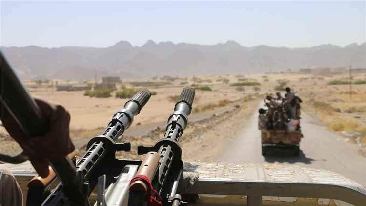 عاجل | اشتباكات عنيفة بين قبائل الصبيحة والميليشا في جبهة المجزاع الحدودية بلحج