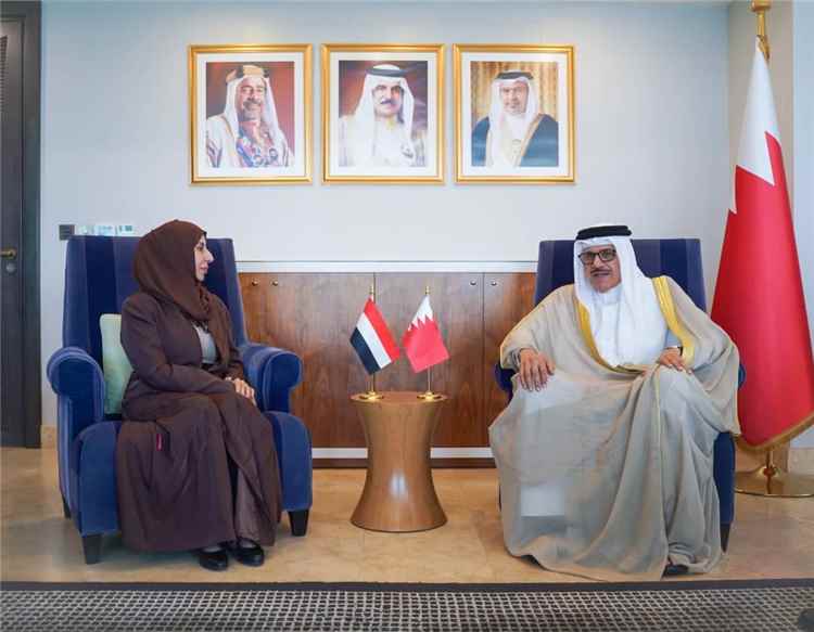 وزيرة الخارجية تبحث مع نظيرها البحريني تعزيز التنسيق ومواجهة التحديات المشتركة