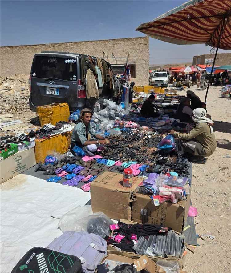 سوق السبت بالضليعة.. ملتقى أسبوعي واسع يجمع متسوقين من حضرموت وشبوة