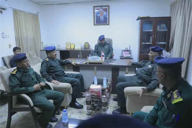لجنة من وزارة الداخلية تتفقد المؤسسات الأمنية بوادي وصحراء حضرموت لتعزيز الجاهزية الأمنية
