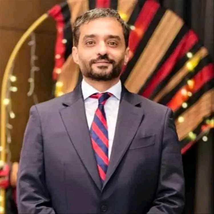 خلدون باكحيل يهاجم منى صفوان: تغريدتك مضللة ولا تعكس حقيقة مواقف المشاركين في مؤتمر جنيف