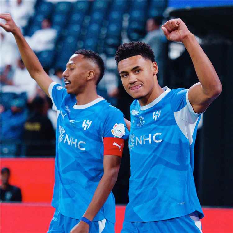 الهلال يجتاز عقبة الفتح ويعود لصدارة الدوري السعودي