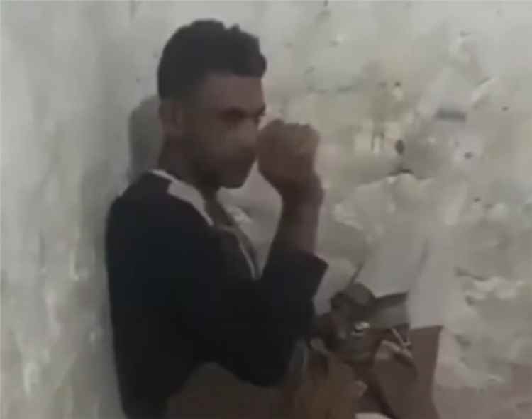 أسير حوثي يفجر مفاجأة بشأن ما تقدمه المليشيا لمقاتليها قبل المعارك في باب المندب