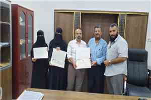 مدير عام التواهي يكرّم مجموعة أبان الخيرية والقمة للنظارات تقديرًا لجهودهما في تنفيذ المخيم الطبي المجاني