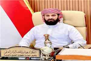 محافظ أبين يصدر خمسة قرارات لتعزيز الأداء الإداري وتطوير العمل في المديريات ومكتب الصناعة والتجارة