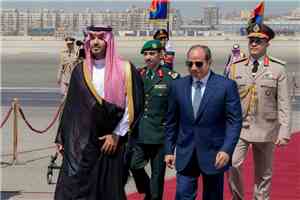 رويترز : السيسي يسعى لتفويض من البرلمان إذا طلب منه دعم دفاعي للسعودية