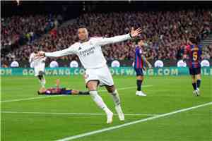 ريال مدريد يحسم الكلاسيكو بثنائية مبابي ويوقف سلسلة انتصارات برشلونة بالدوري الاسباني