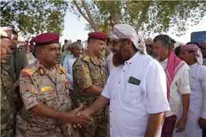 قيادتا المنطقة العسكرية الأولى والفرقة الثانية تقدمان واجب العزاء لأسرة الشهيد العقيد عماد الحدادي