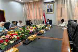 وزير الدولة يبحث مع ممثلة الأمم المتحدة لشؤون المرأة تعزيز الاستجابة لطوارئ النزوح