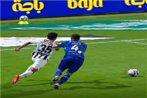 «عادل عباس» يخطف الأضواء في ظهوره الأول مع الشباب بدوري روشن السعودي