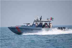 الحرس الوطني الإماراتي يعلن إنقاذ 22 شخصا إثر حريق ناقلة نفط في الخليج