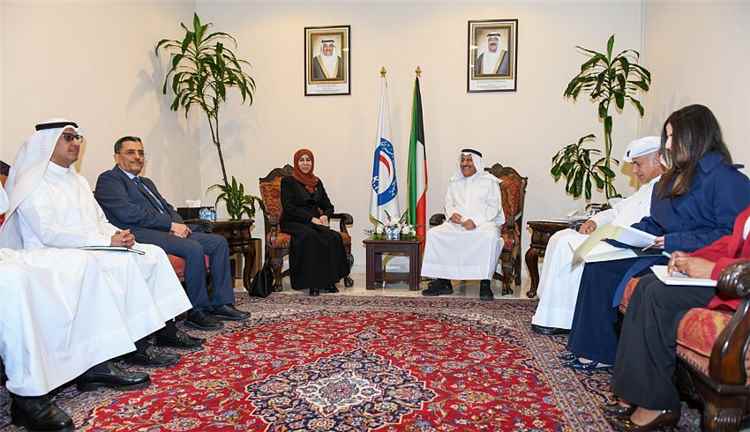 وزيرة الخارجية تبحث مع الهلال الأحمر الكويتي توسيع التعاون الإنساني في اليمن