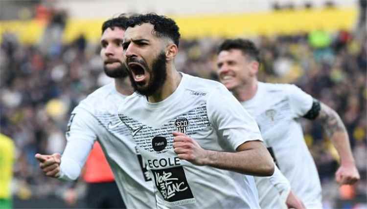 نجم مغربي يتربع على عرش التمريرات المفتاحية في فرنسا
