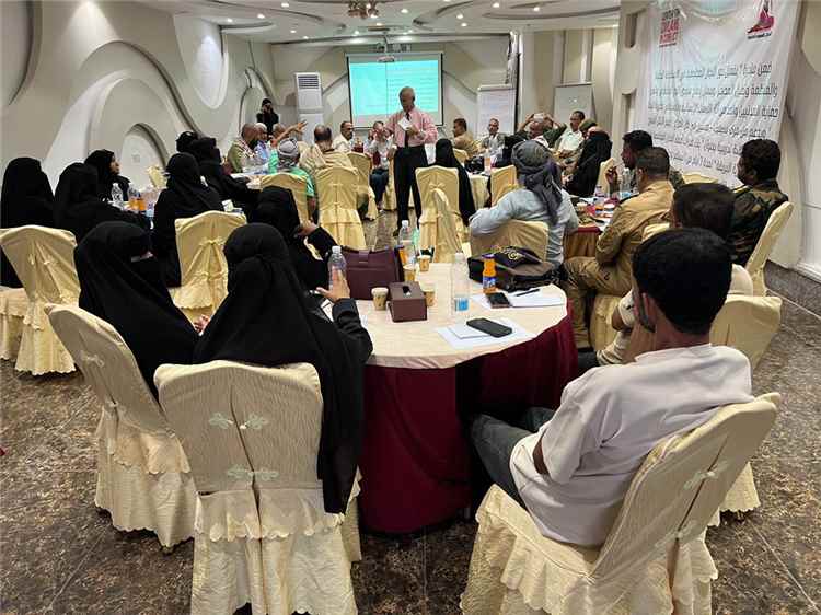 التكتل النسوي الجنوبي يدشن دورة تدريبية لتعزيز قدرات اللجان المجتمعية والأمن في مديرية البريقة