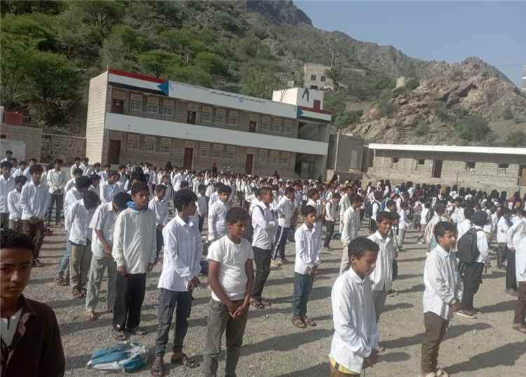 مدير تربية يافع سبّاح يدشن العام الدراسي الجديد  ويناشد بحل أزمة نقص المعلمين