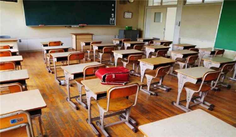 أولياء أمور في عدن يناشدون السلطات التدخل لوقف ارتفاع رسوم المدارس الخاصة