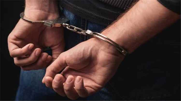 أمن الخوخة يضبط 3 متهمين بترويج وتعاطي الحشيش وتصنيع وترويج الخمور