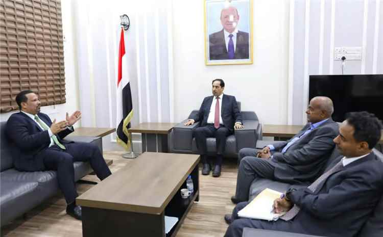 الوزير البكري يُناقش مع مدير المؤسسة الاقتصادية تعزيز التعاون المشترك