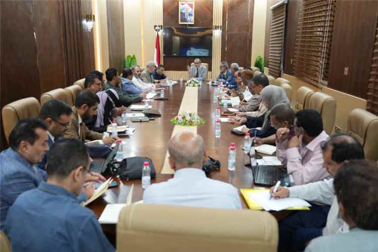 وزير الصحة يوجّه بتوحيد التخطيط الصحي وتعزيز التكامل بين الوزارة والمحافظات لتنفيذ الاستراتيجية الوطنية