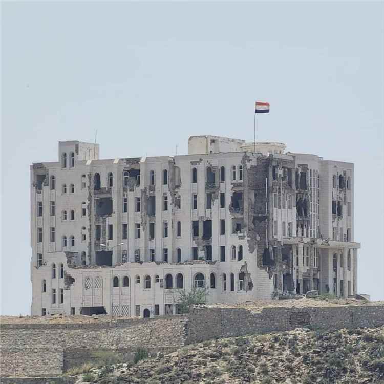 تعز تسجل فصلاً جديداً من الانتهاكات.. قصف مدفعي حوثي يستهدف محيط المجمع القضائي وسط المدينـة