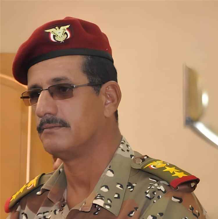 مدير تربية يافع رُصُد يعزّي في وفاة العميد الركن المهندس صالح قاسم فرج بن معمر
