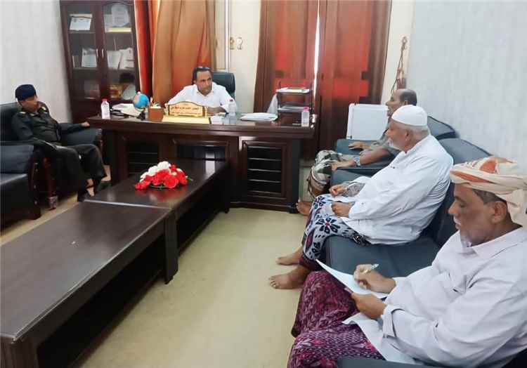 مدير عام قشن يترأس اجتماعًا لاتخاذ إجراءات حازمة لمنع إطلاق النار في الأعراس والمناسبات