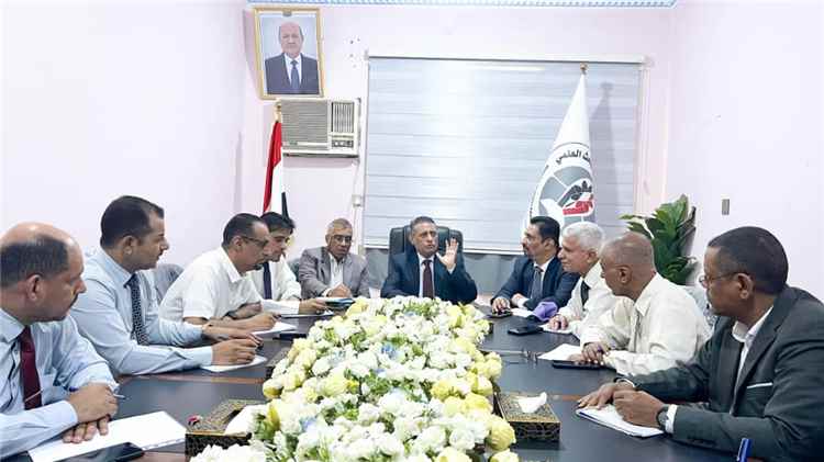 وزير التعليم العالي يناقش تعزيز التنسيق والتكامل بين مختلف قطاعات الوزارة
