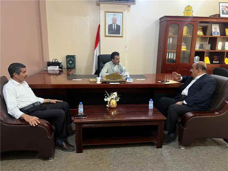 الوكيل الجيلاني يبحث مع قيادة تربية ساحل حضرموت انتظام العملية التعليمية ويؤكد أهمية الالتزام بالدوام المدرسي