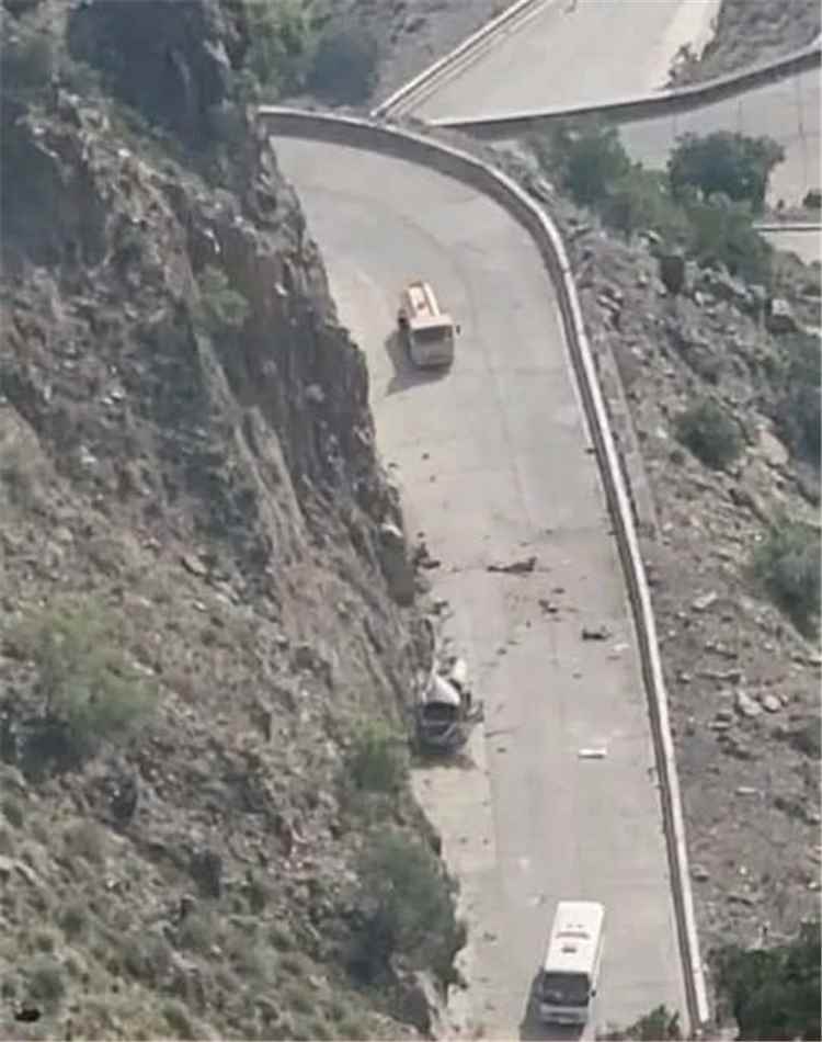 عاجل.. الحوثيون يقصفون طريق هيجة العبد الرابط بين محافظتي تعز ولحج