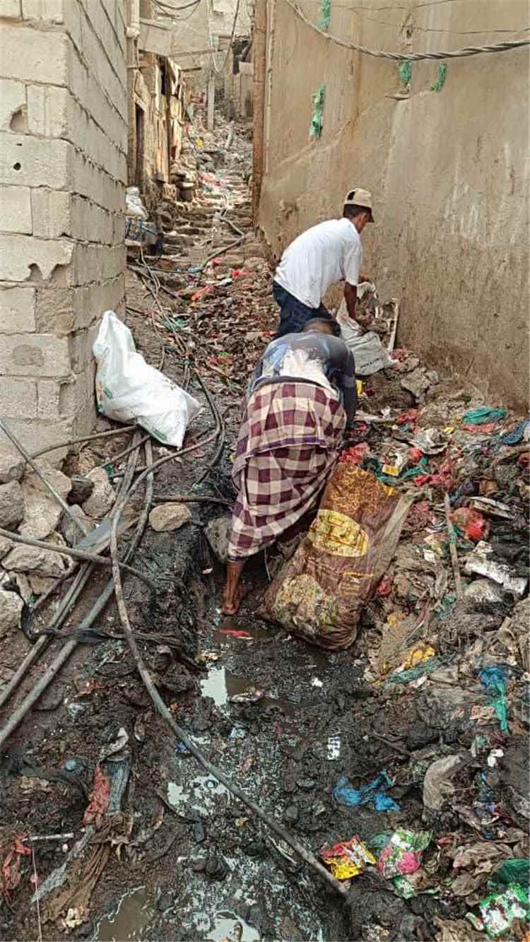 تحسين خدمات الصرف الصحي في التواهي: جهود مستمرة نحو بيئة نظيفة وآمنة